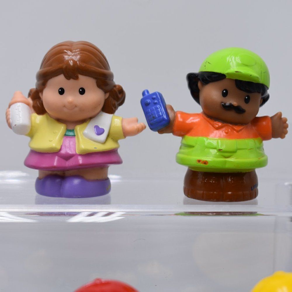 Vintage 2002/03 Fisher Price Little People Mixed Lot of 10 Mini-Figures - Picture 4 of 9